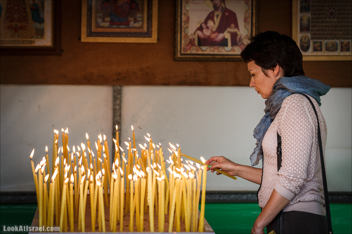 Освящение пасхальное снеди в русской церкви Петра и Тавифы в Яффо | LookAtIsrael.com - Фото путешествия по Израилю