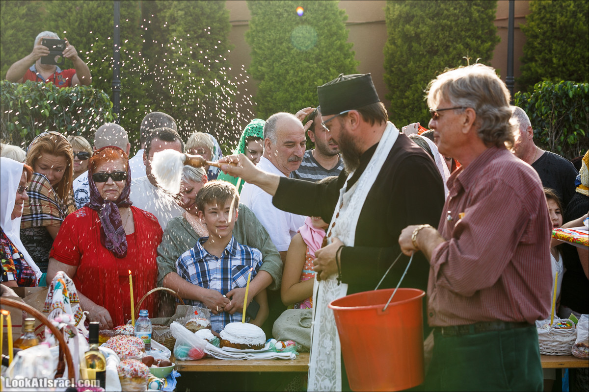 Освящение пасхальное снеди в русской церкви Петра и Тавифы в Яффо | LookAtIsrael.com - Фото путешествия по Израилю