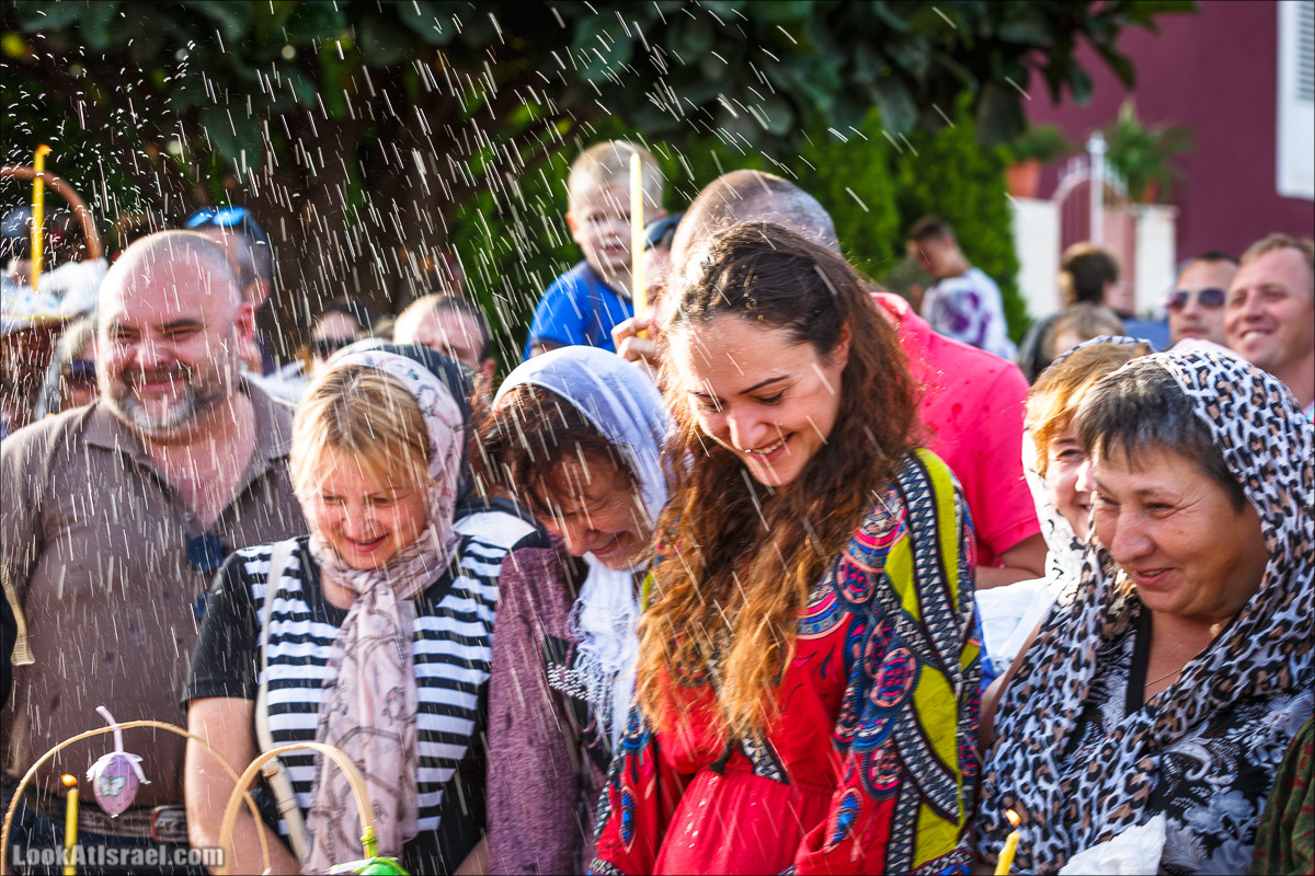 Освящение пасхальное снеди в русской церкви Петра и Тавифы в Яффо | LookAtIsrael.com - Фото путешествия по Израилю