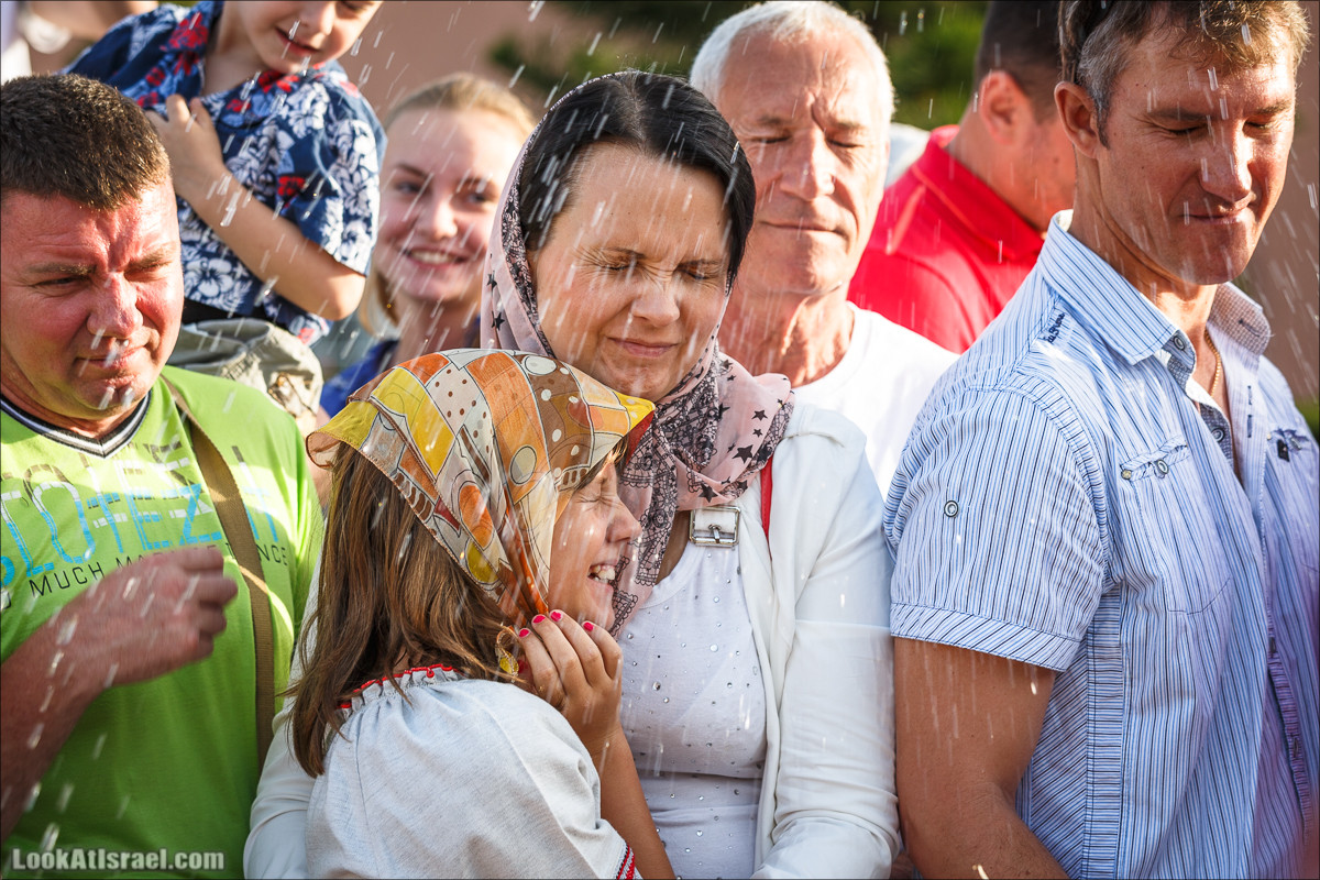Освящение пасхальное снеди в русской церкви Петра и Тавифы в Яффо | LookAtIsrael.com - Фото путешествия по Израилю