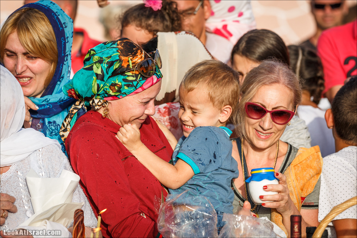 Освящение пасхальное снеди в русской церкви Петра и Тавифы в Яффо | LookAtIsrael.com - Фото путешествия по Израилю