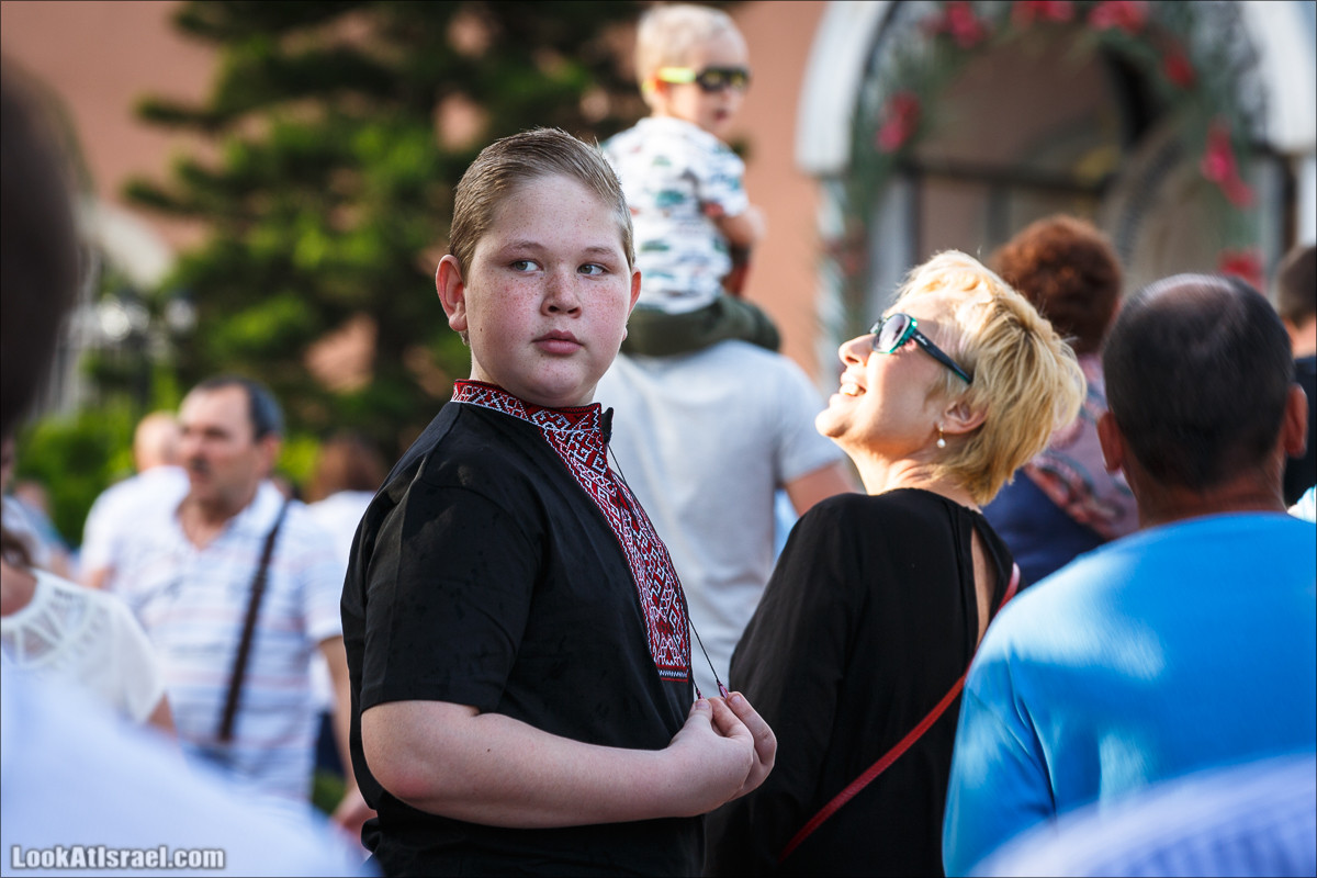Освящение пасхальное снеди в русской церкви Петра и Тавифы в Яффо | LookAtIsrael.com - Фото путешествия по Израилю