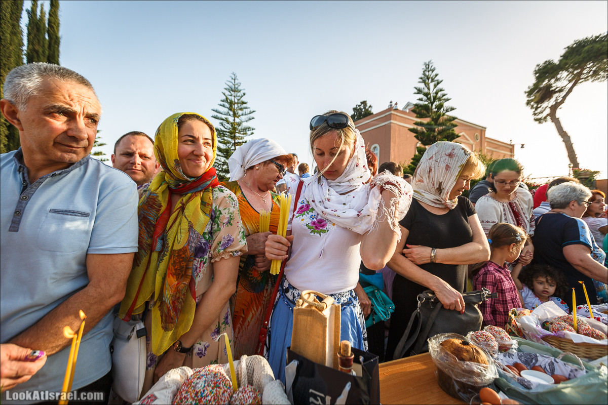 Освящение пасхальное снеди в русской церкви Петра и Тавифы в Яффо | LookAtIsrael.com - Фото путешествия по Израилю
