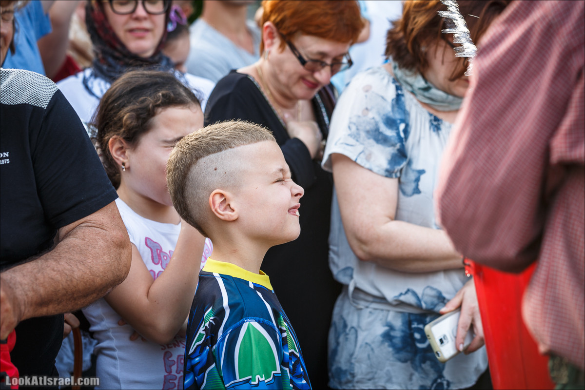 Освящение пасхальное снеди в русской церкви Петра и Тавифы в Яффо | LookAtIsrael.com - Фото путешествия по Израилю