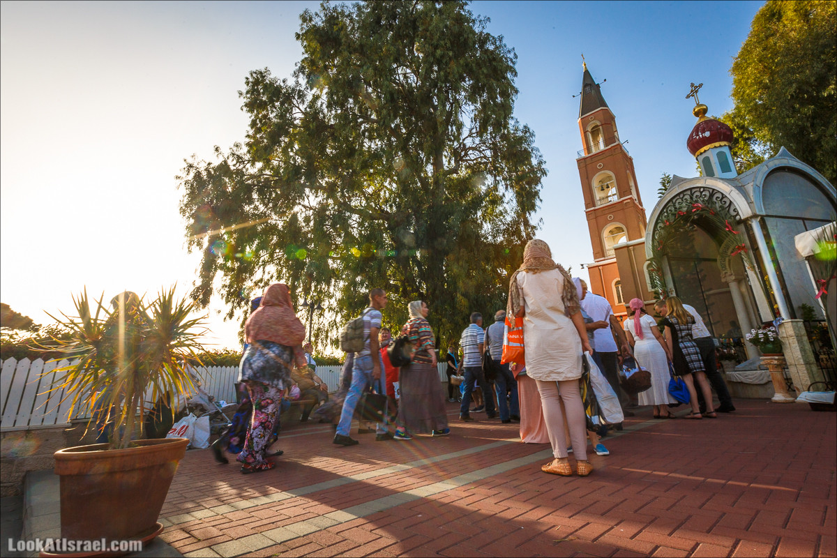Освящение пасхальное снеди в русской церкви Петра и Тавифы в Яффо | LookAtIsrael.com - Фото путешествия по Израилю