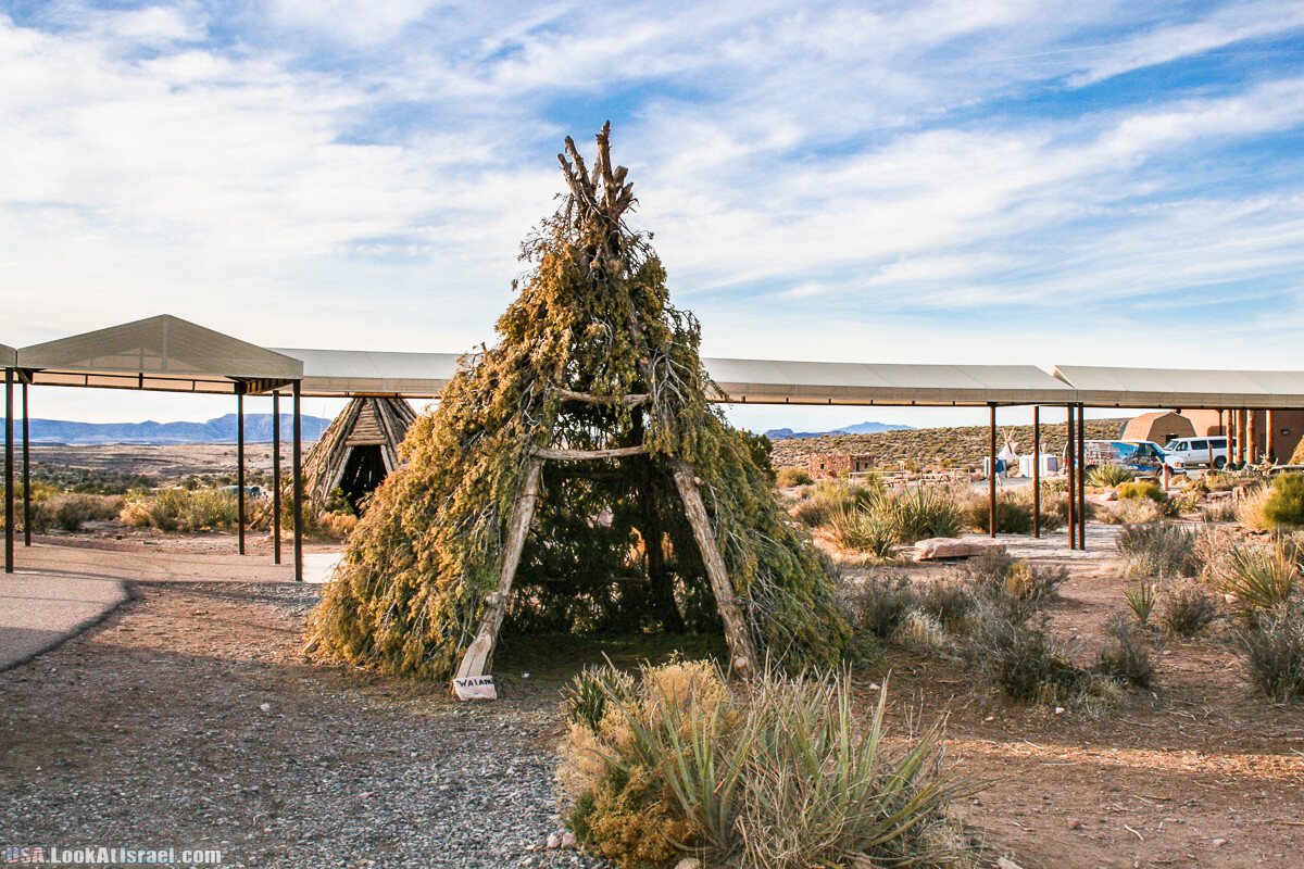 Skywalk - обзорная площадка с прозрачным полом над Большим Каньоном | LookAtIsrael.com - Фото путешествия по Израилю