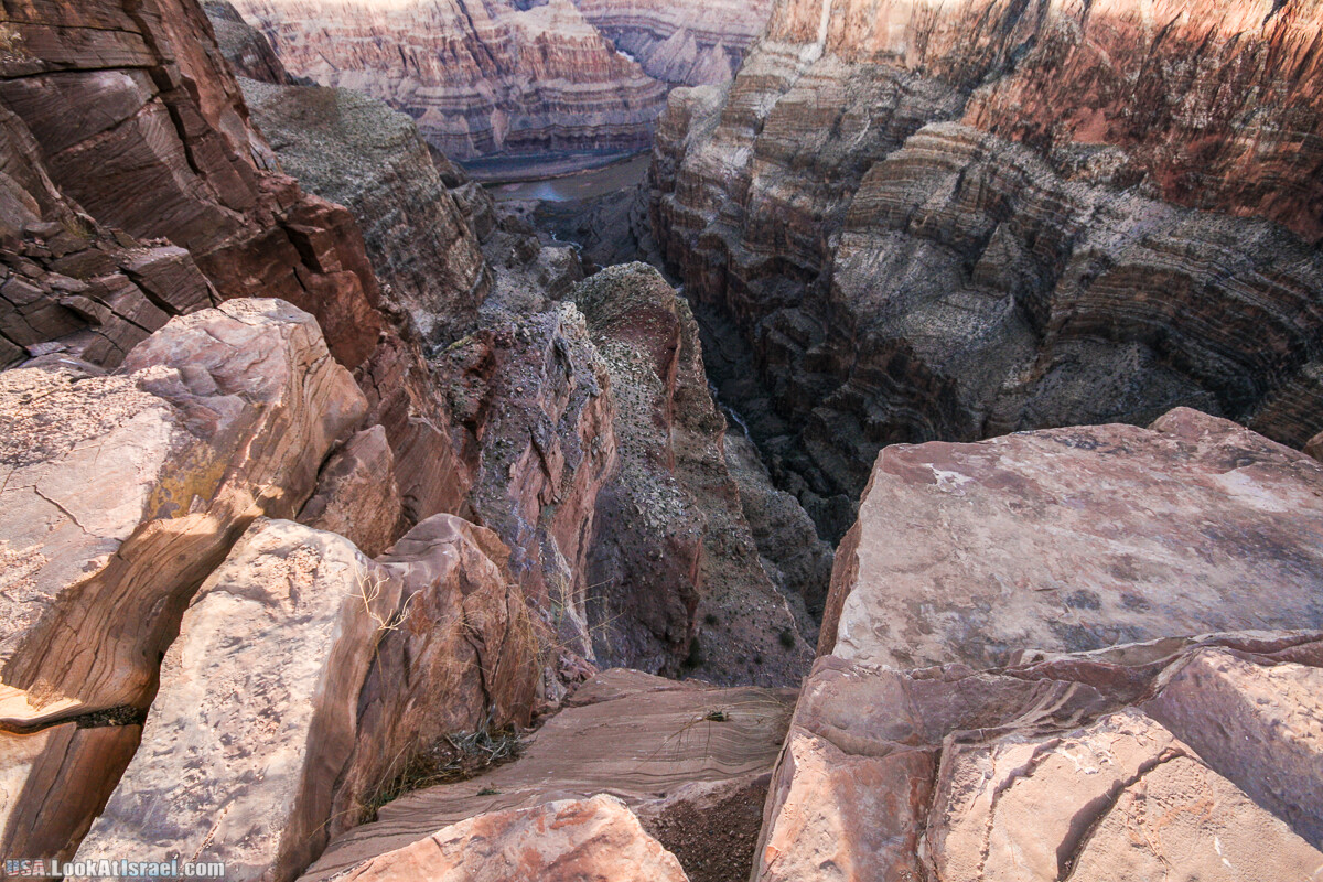 Skywalk - обзорная площадка с прозрачным полом над Большим Каньоном | LookAtIsrael.com - Фото путешествия по Израилю