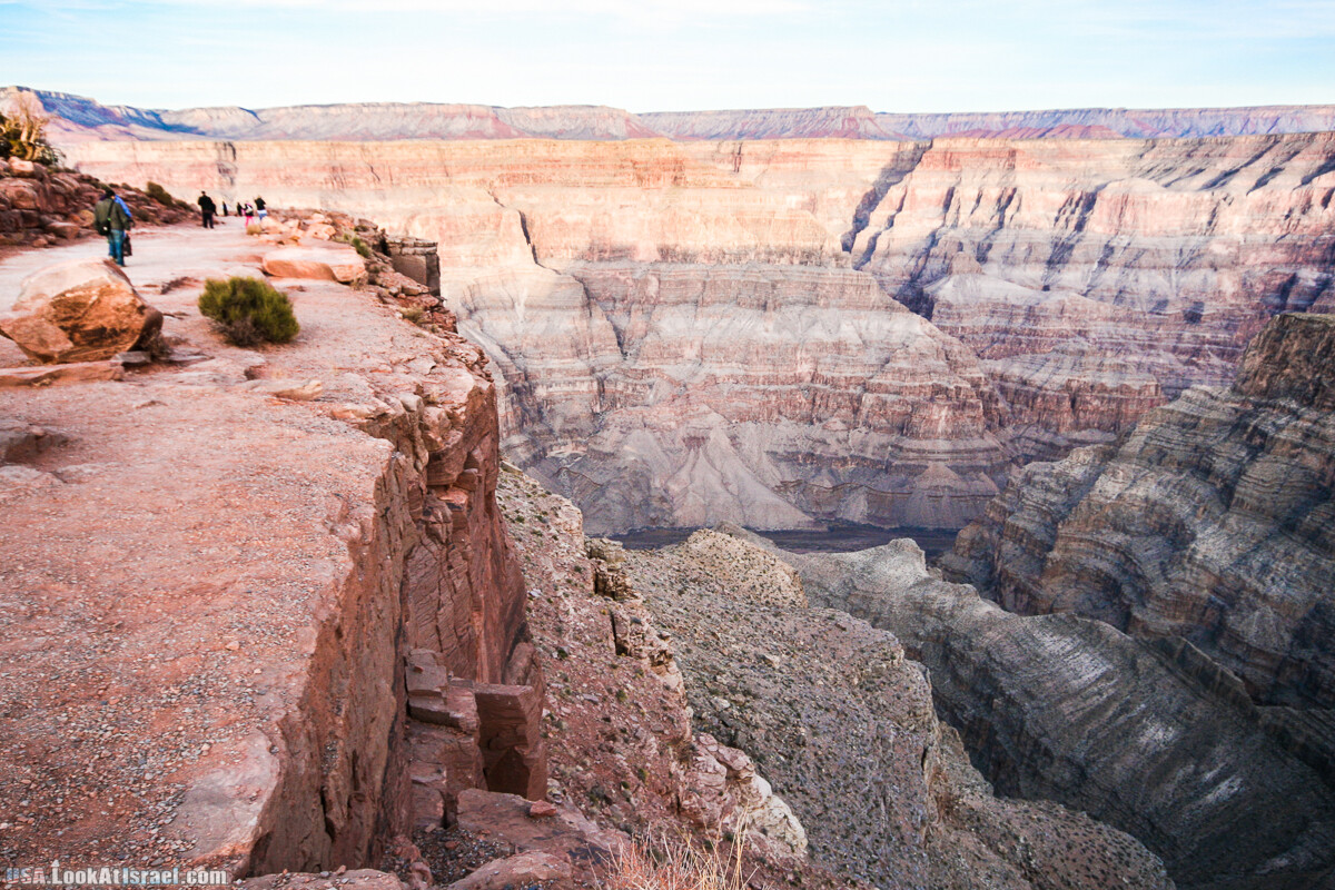 Skywalk - обзорная площадка с прозрачным полом над Большим Каньоном | LookAtIsrael.com - Фото путешествия по Израилю