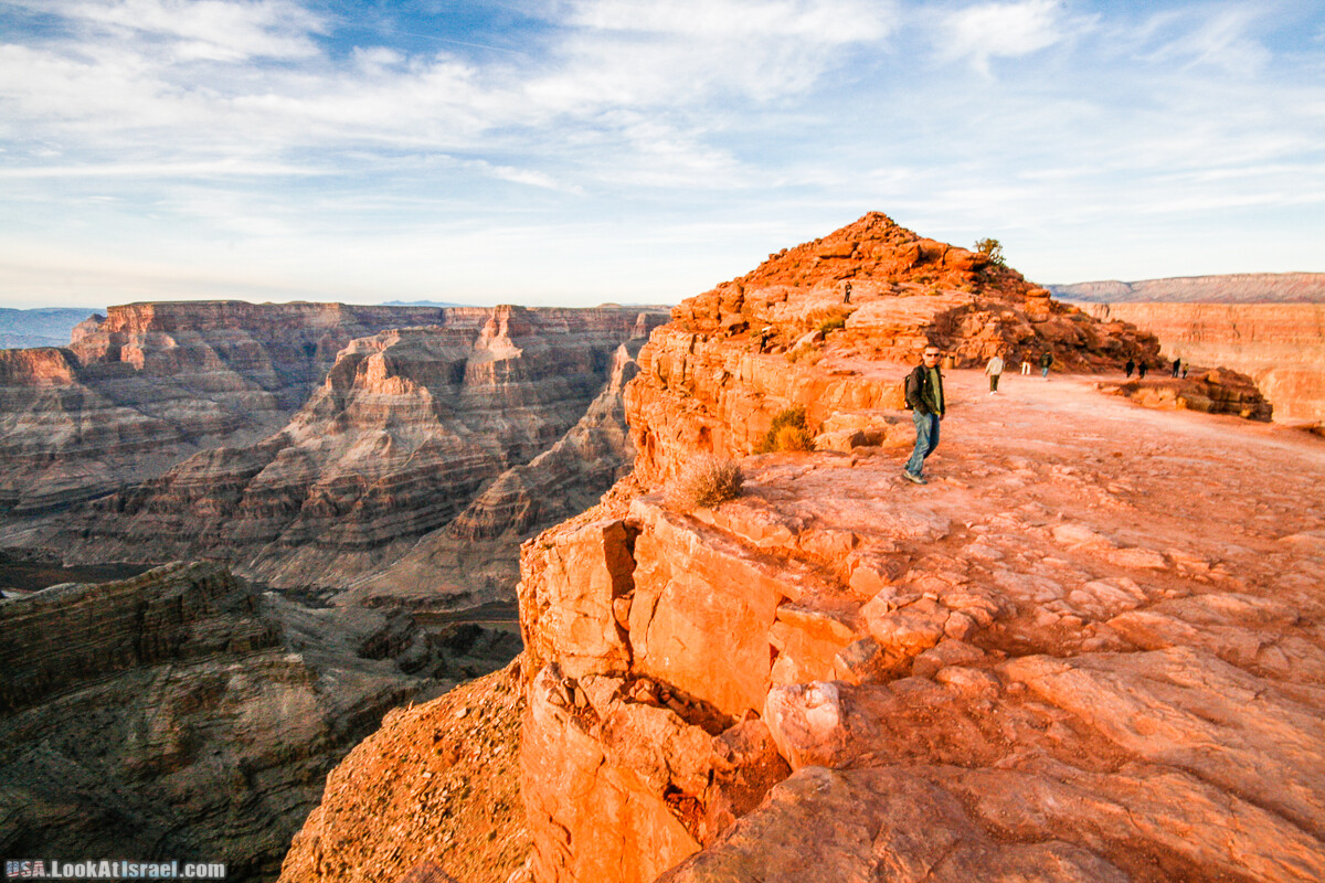 Skywalk - обзорная площадка с прозрачным полом над Большим Каньоном | LookAtIsrael.com - Фото путешествия по Израилю