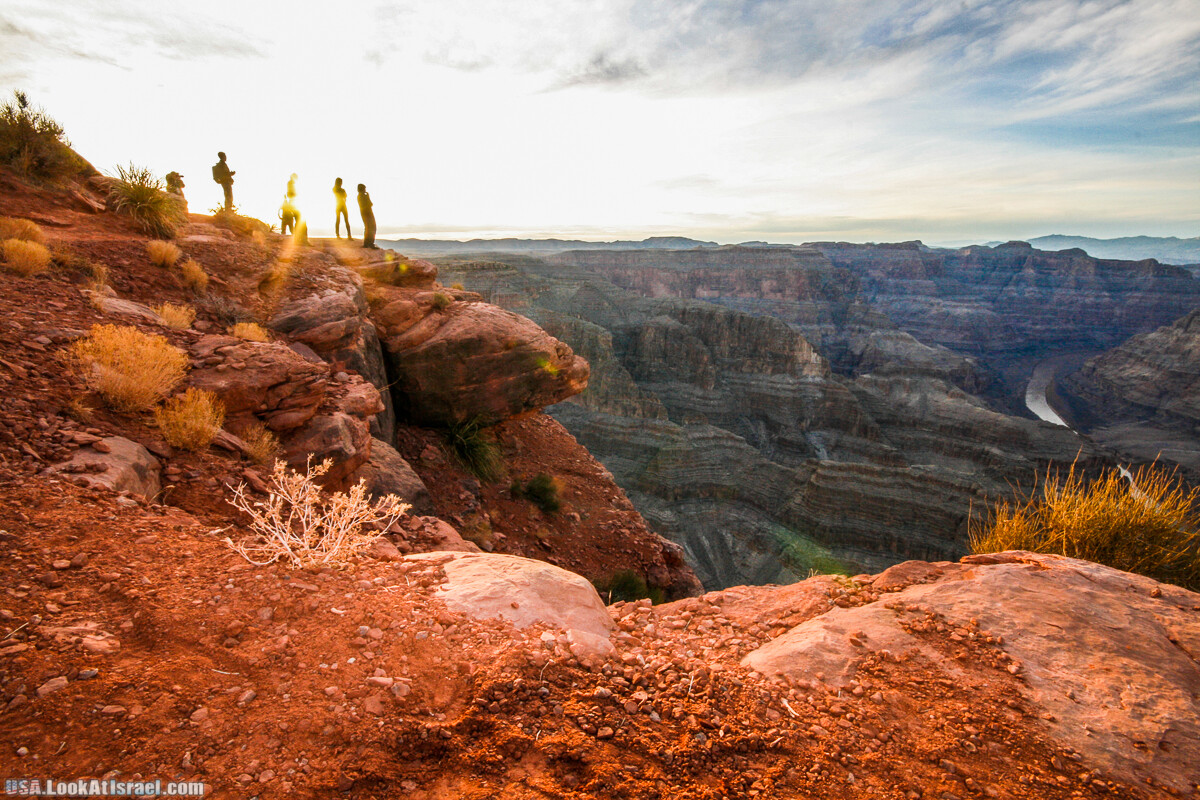 Skywalk - обзорная площадка с прозрачным полом над Большим Каньоном | LookAtIsrael.com - Фото путешествия по Израилю