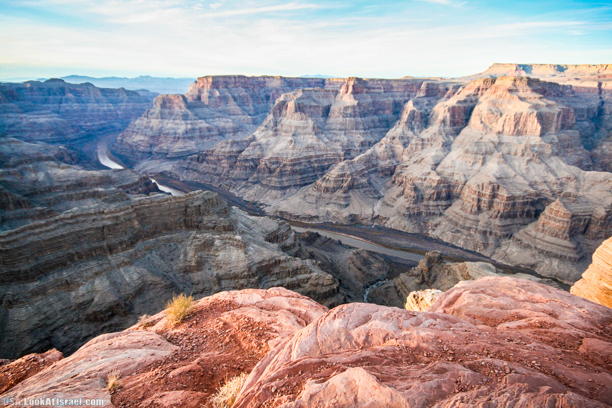 Skywalk - обзорная площадка с прозрачным полом над Большим Каньоном | LookAtIsrael.com - Фото путешествия по Израилю