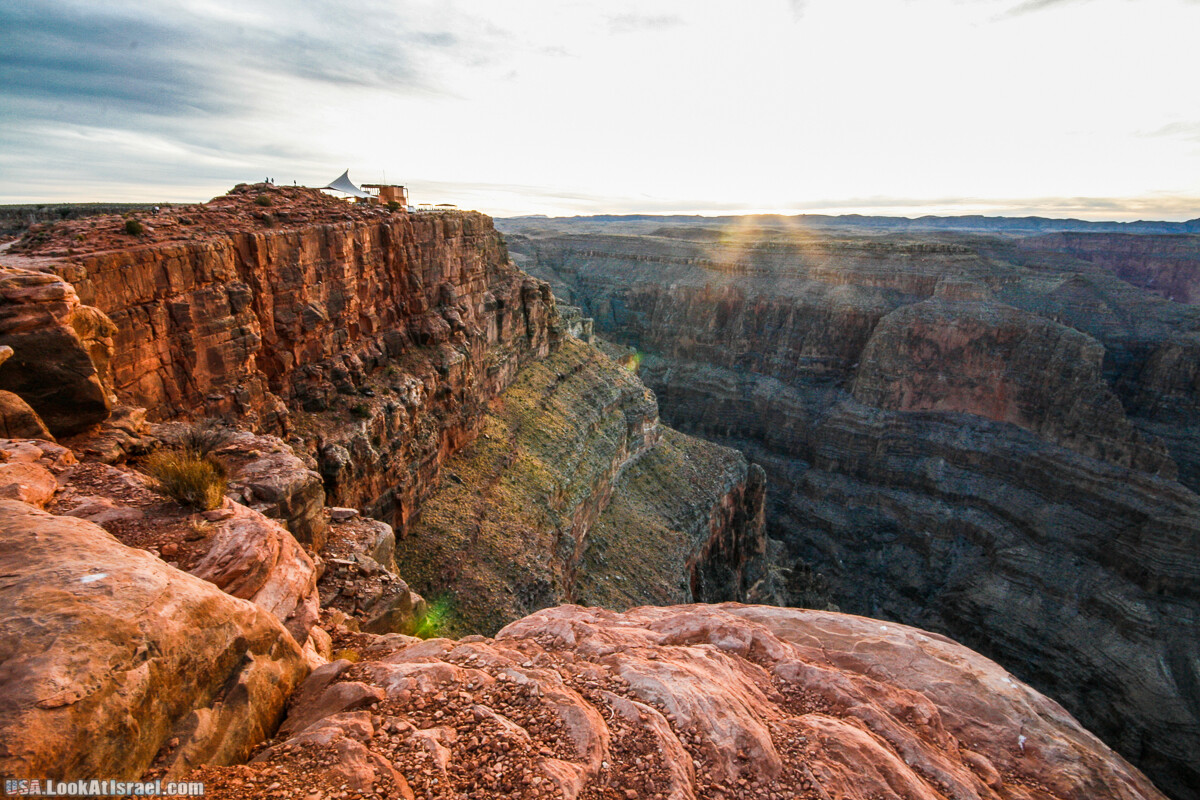 Skywalk - обзорная площадка с прозрачным полом над Большим Каньоном | LookAtIsrael.com - Фото путешествия по Израилю