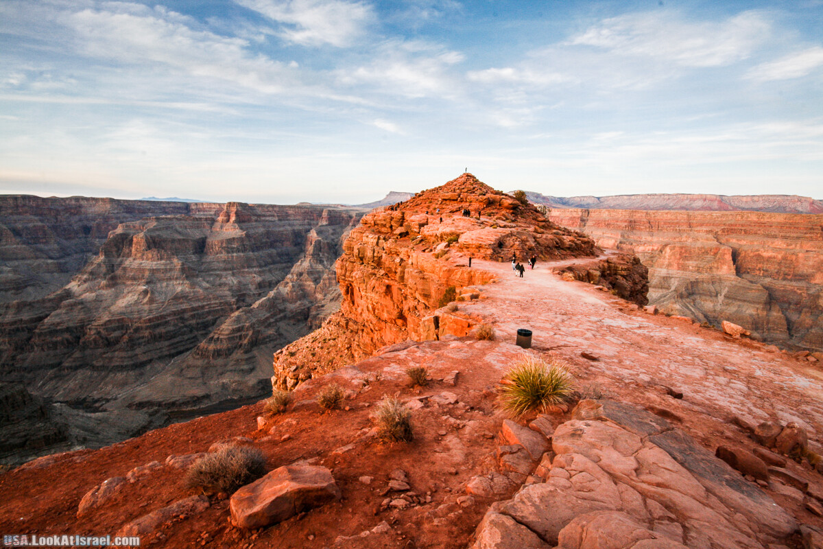 Skywalk - обзорная площадка с прозрачным полом над Большим Каньоном | LookAtIsrael.com - Фото путешествия по Израилю
