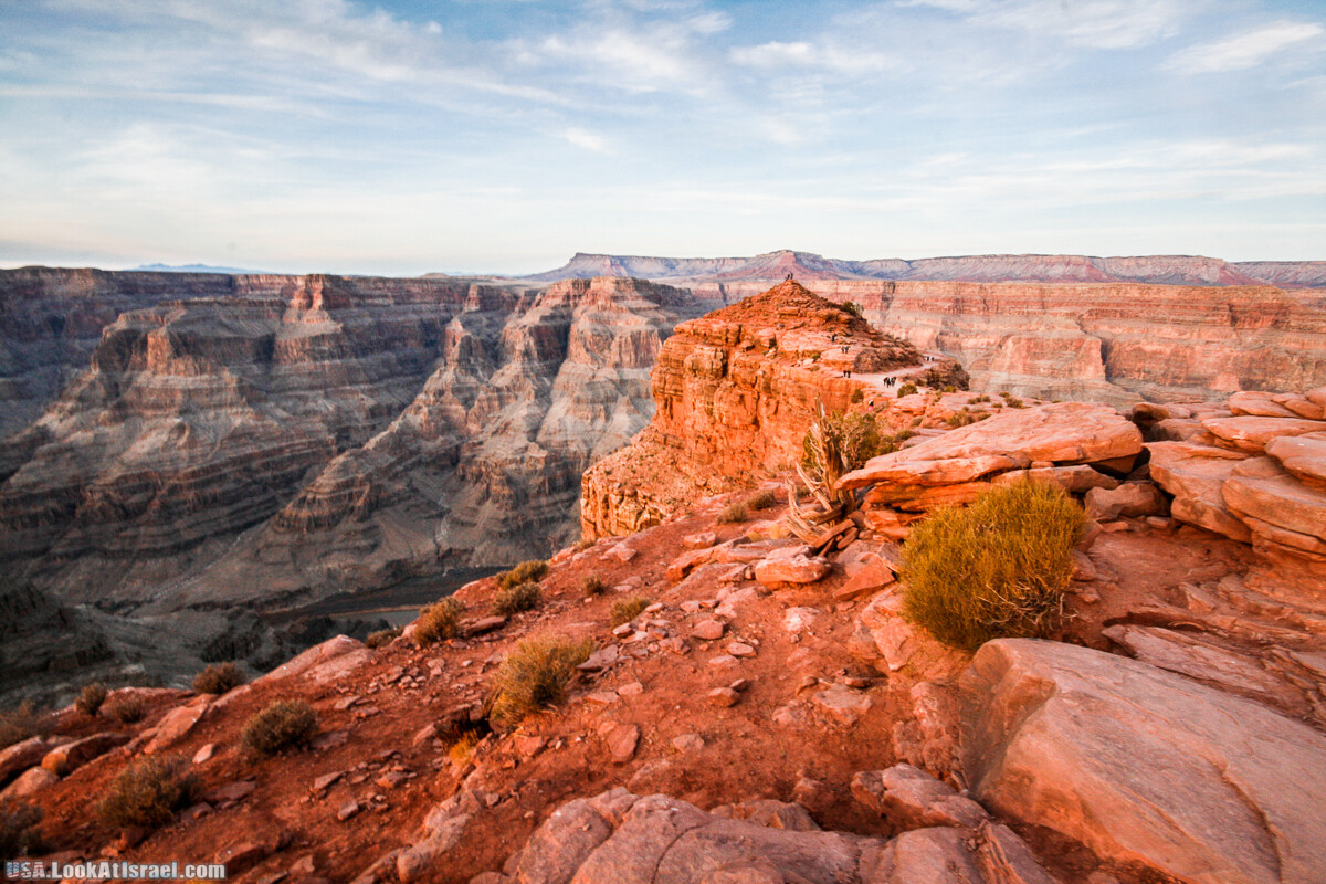 Skywalk - обзорная площадка с прозрачным полом над Большим Каньоном | LookAtIsrael.com - Фото путешествия по Израилю