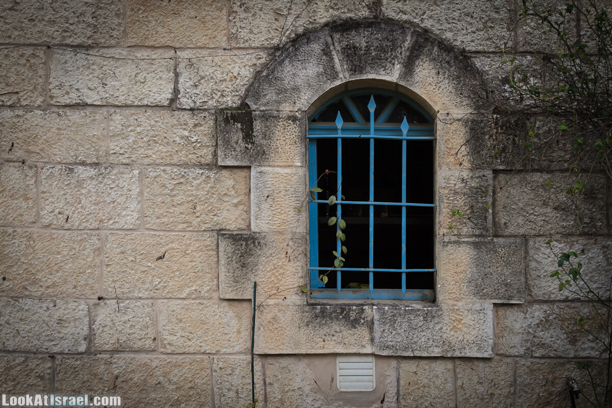 Бенедиктинский монастырь в Абу Гош | LookAtIsrael.com - Фото путешествия по Израилю