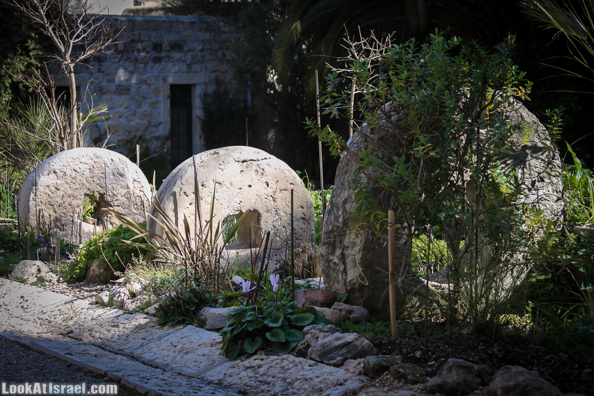 Бенедиктинский монастырь в Абу Гош | LookAtIsrael.com - Фото путешествия по Израилю