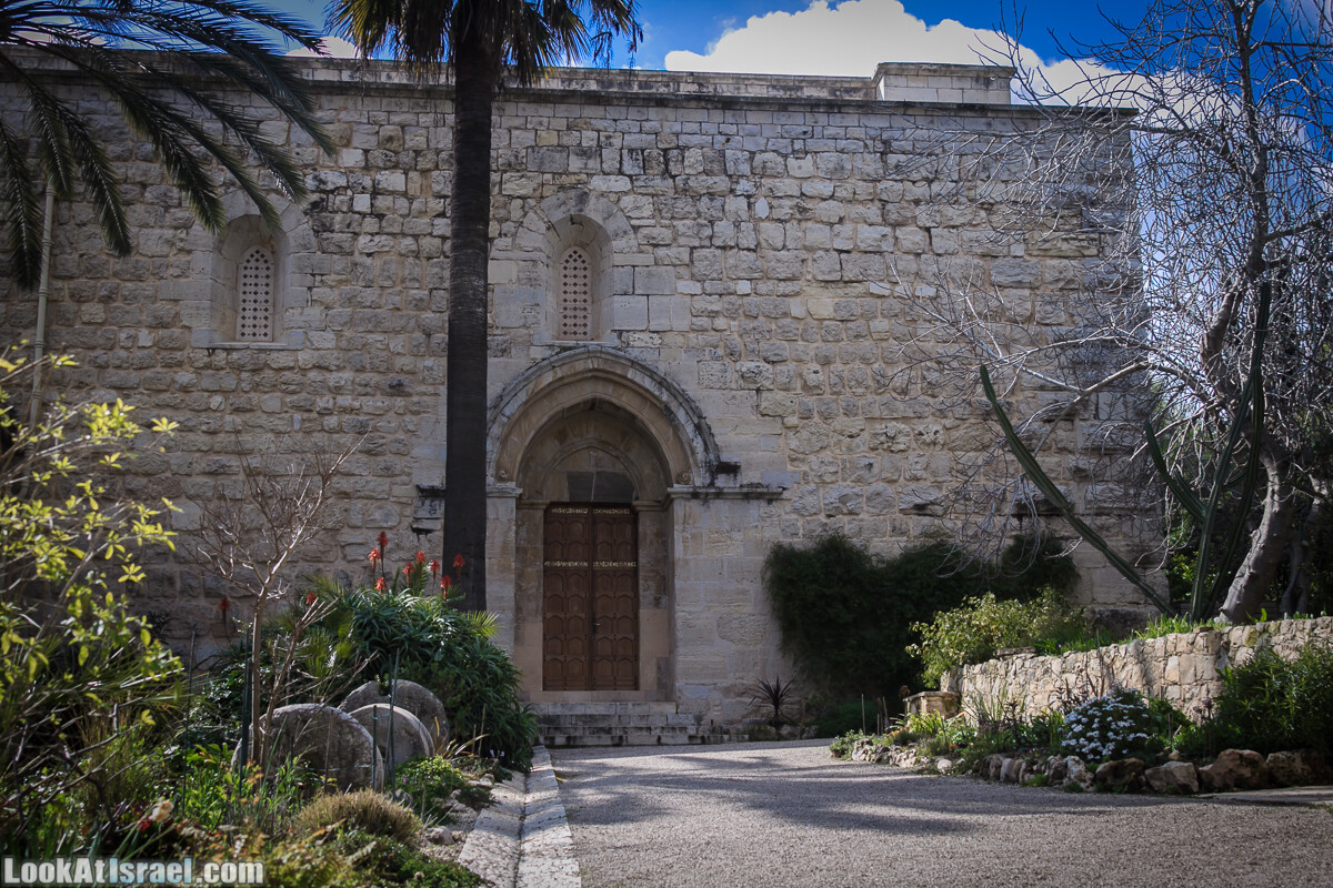 Бенедиктинский монастырь в Абу Гош | LookAtIsrael.com - Фото путешествия по Израилю