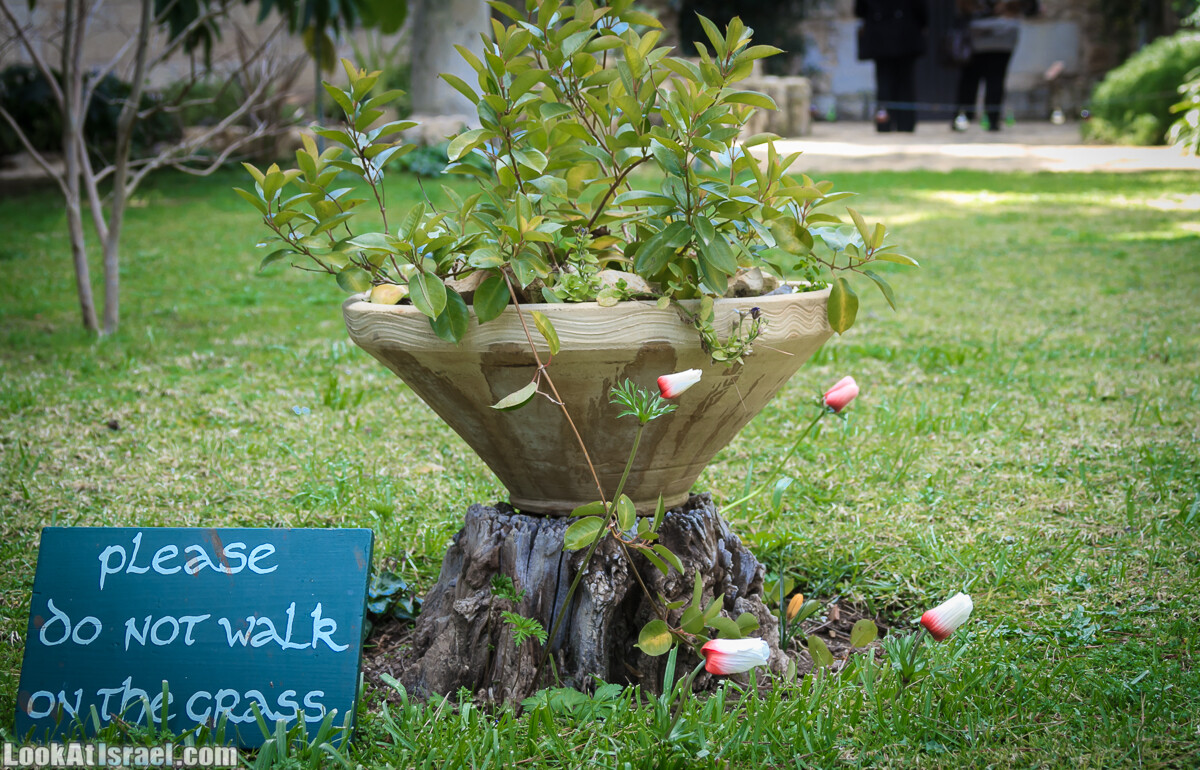 Бенедиктинский монастырь в Абу Гош | LookAtIsrael.com - Фото путешествия по Израилю