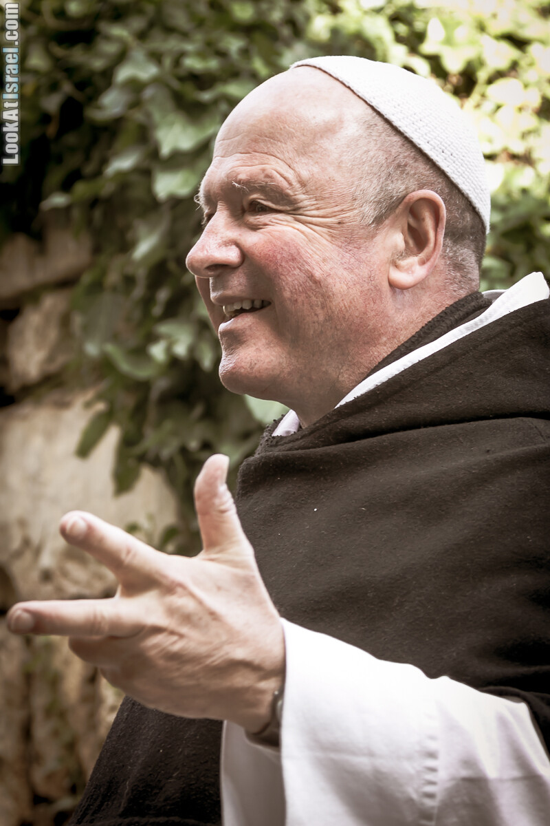 Монах брат Оливье в бенедиктианском монастыре в Абу Гош | LookAtIsrael.com - Фото путешествия по Израилю