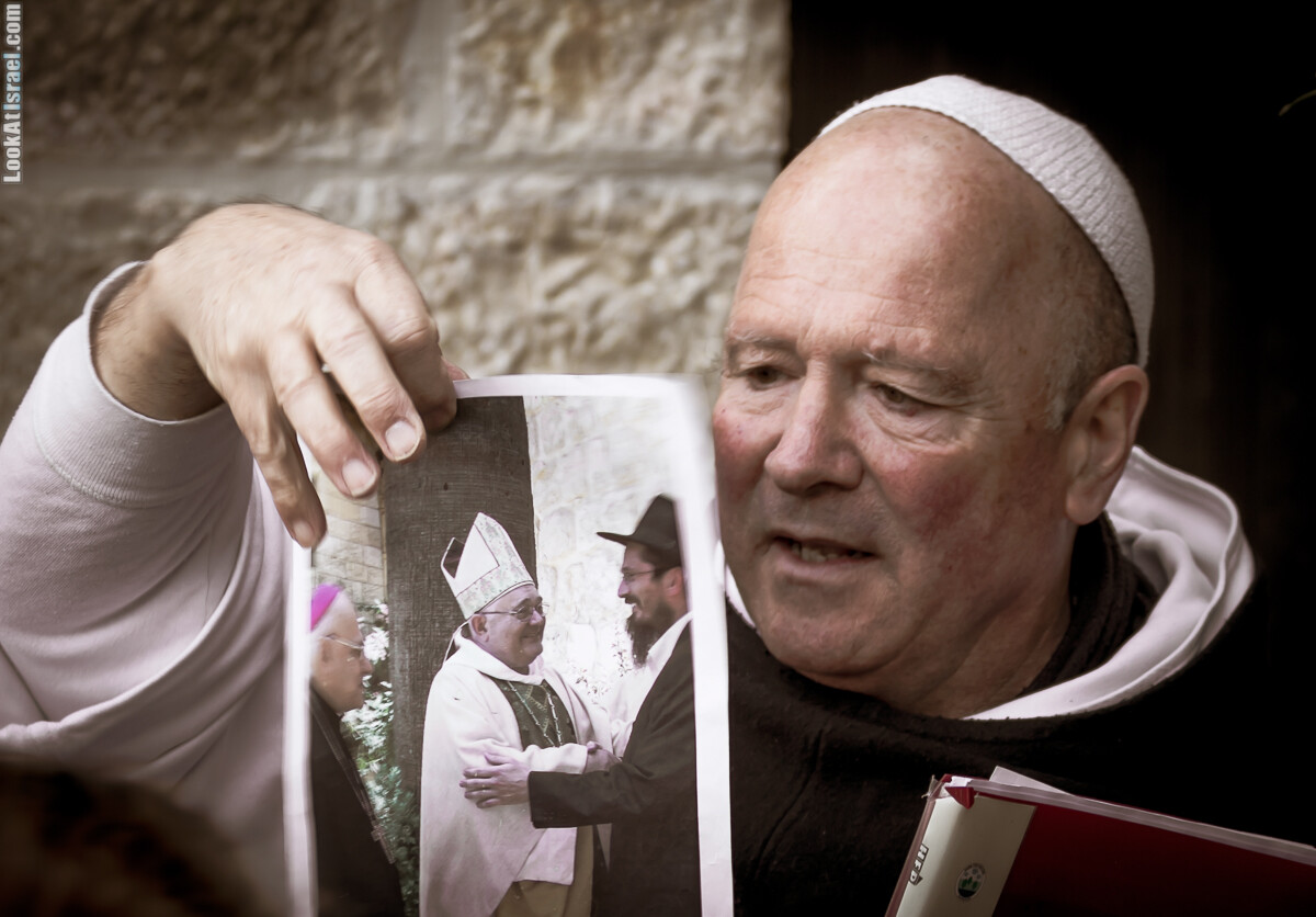 Монах брат Оливье в бенедиктианском монастыре в Абу Гош | LookAtIsrael.com - Фото путешествия по Израилю