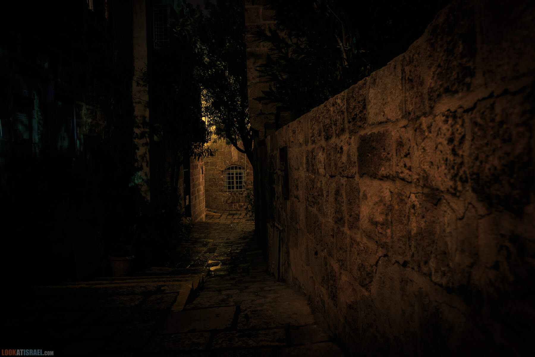 Яффо в черном, ночь в древнем городе