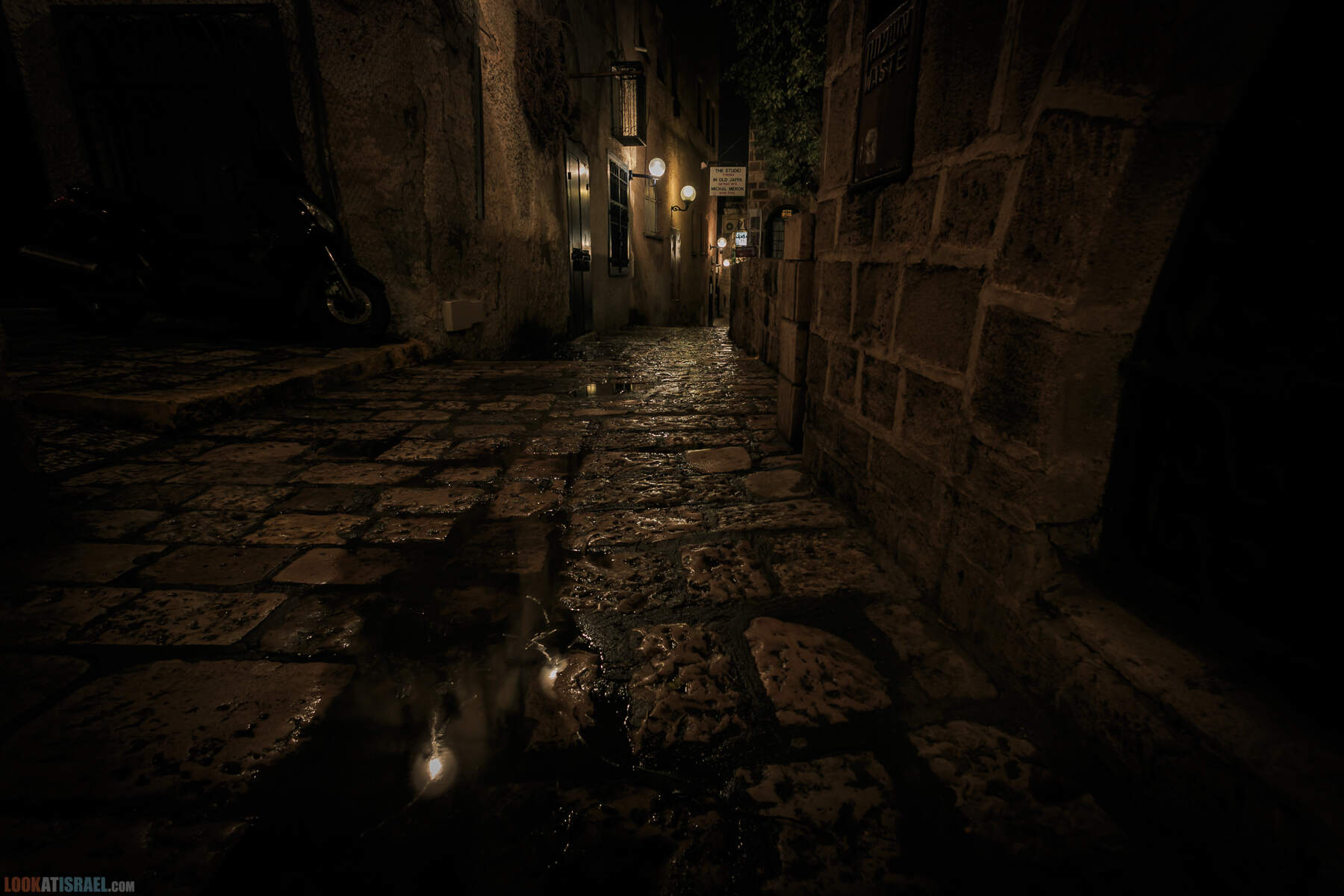 Яффо в черном, ночь в древнем городе