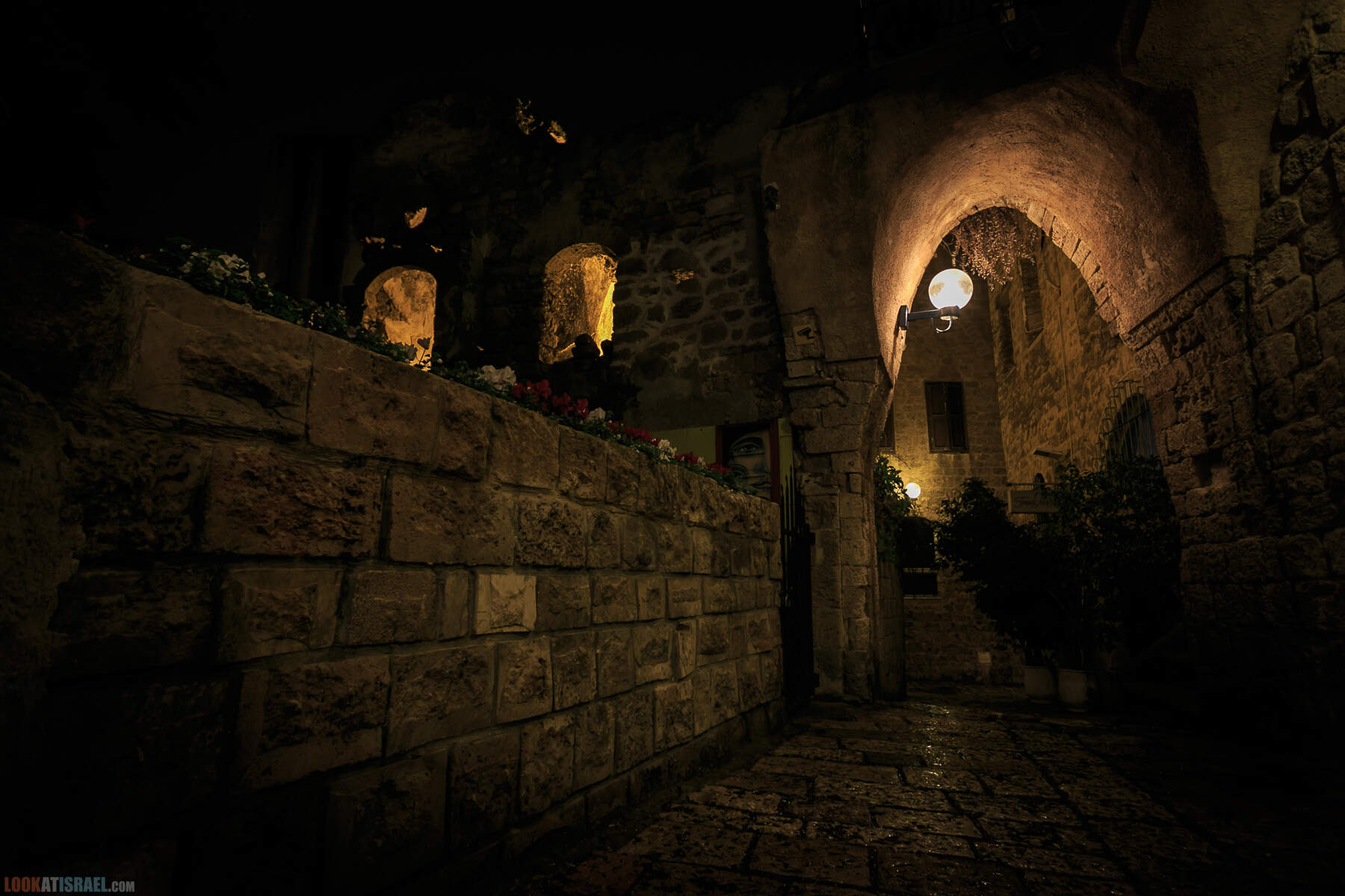 Яффо в черном, ночь в древнем городе
