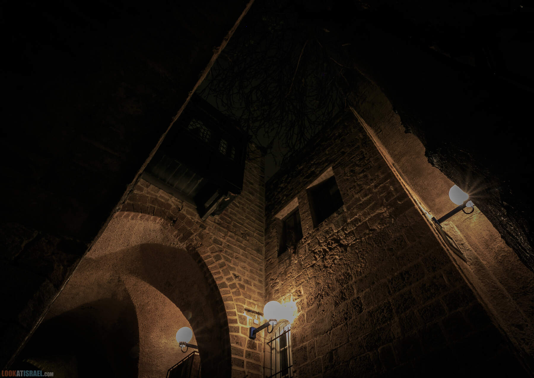 Яффо в черном, ночь в древнем городе