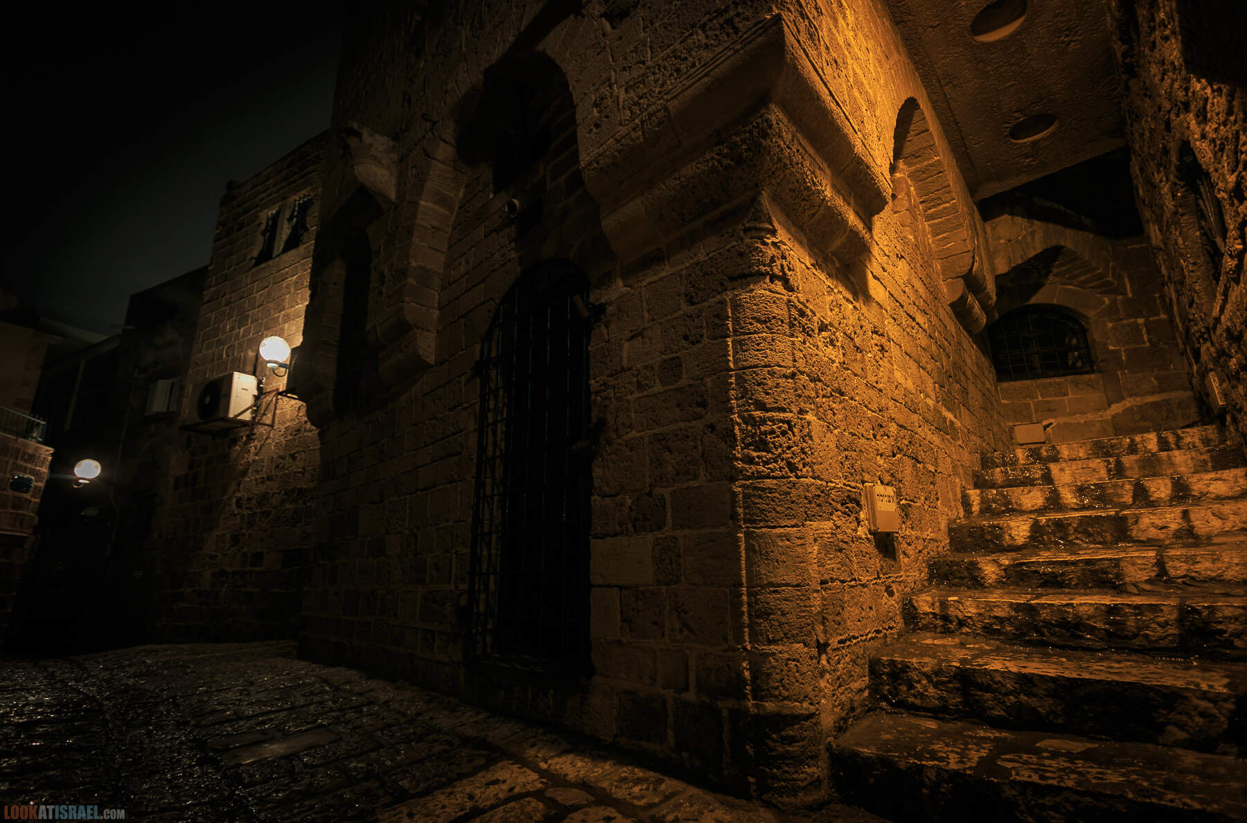 Яффо в черном, ночь в древнем городе