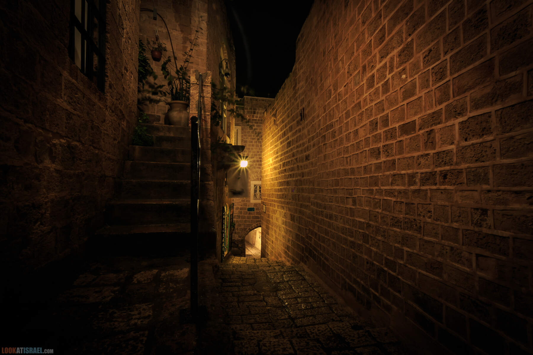 Яффо в черном, ночь в древнем городе