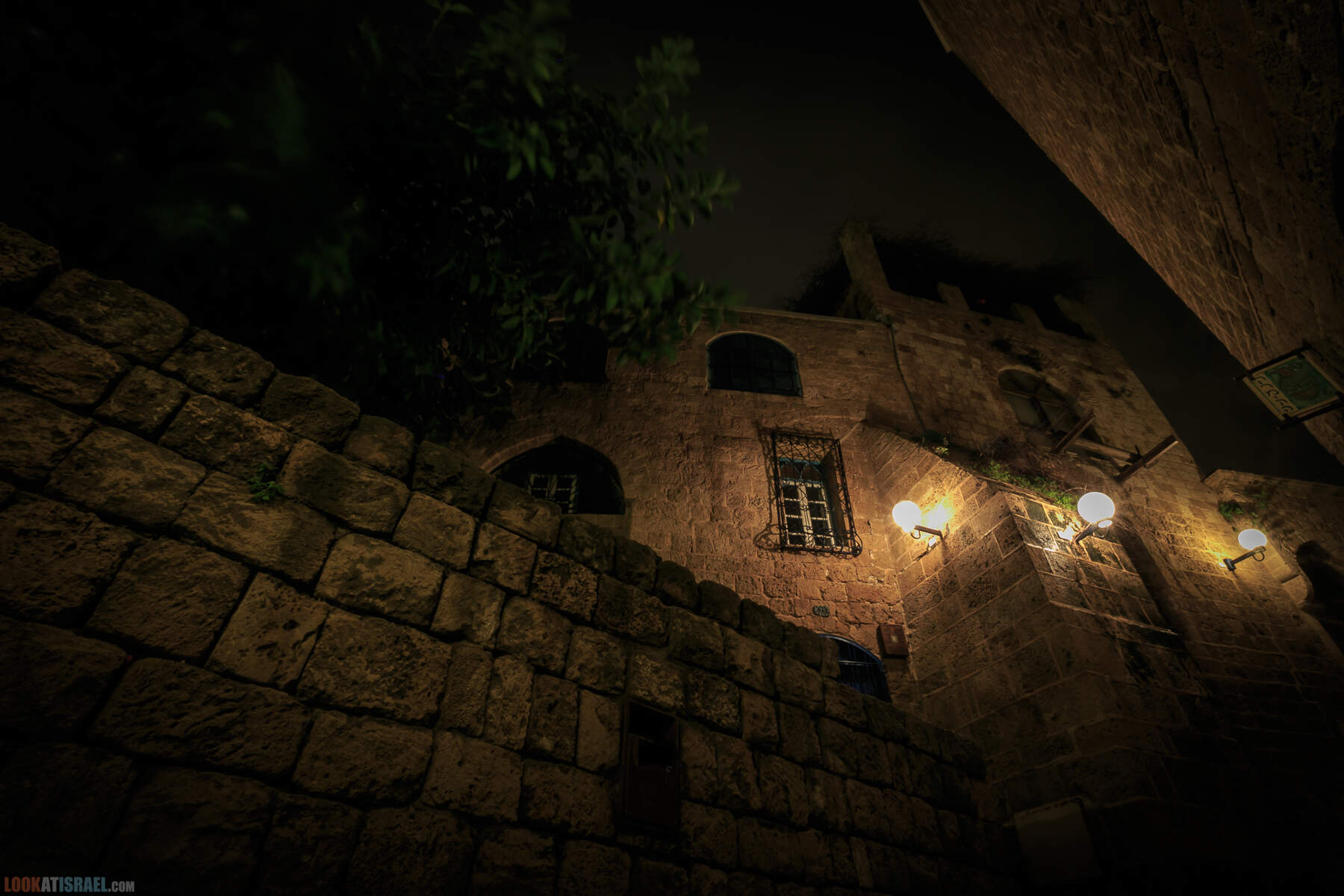 Яффо в черном, ночь в древнем городе