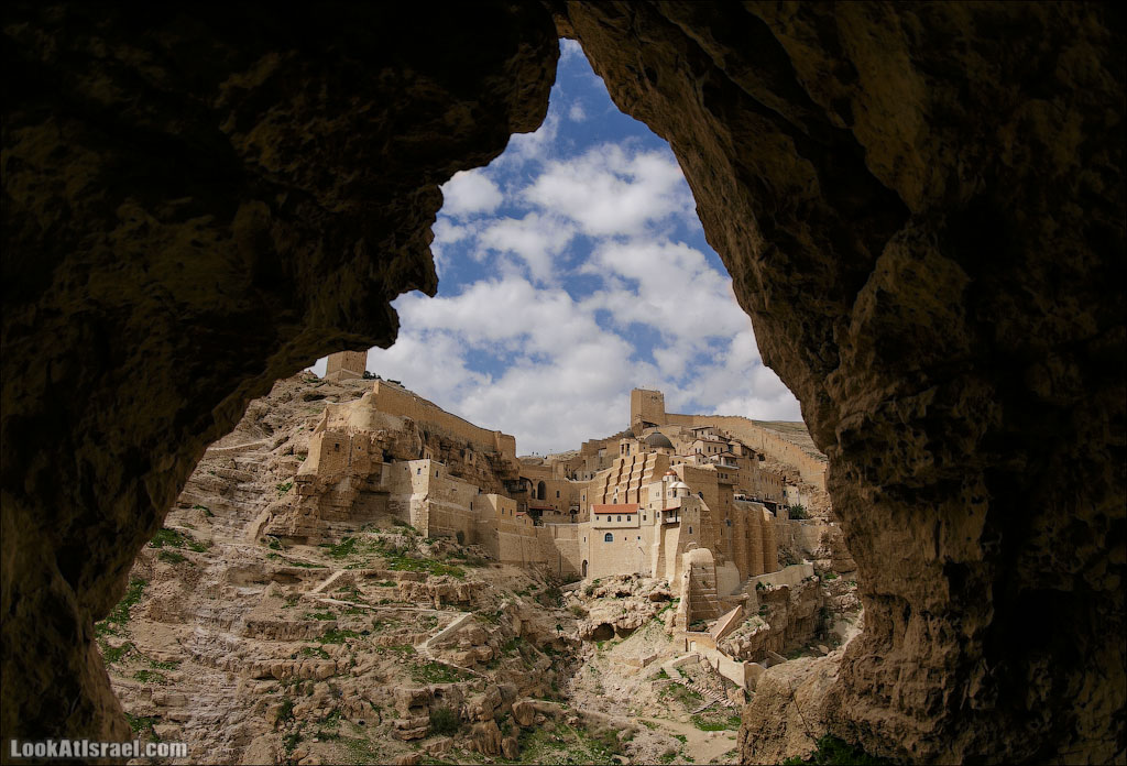 Монастырь Мар Саба, вид из пещер и келий