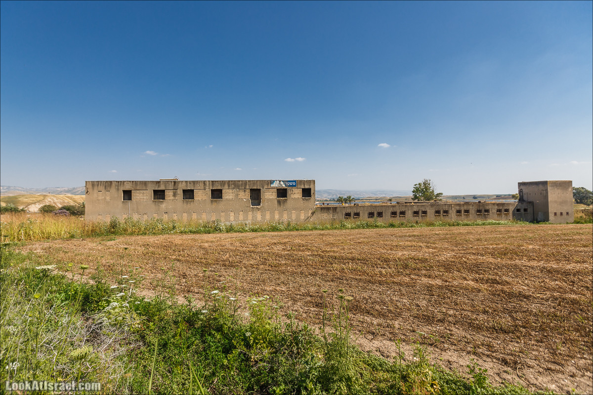 Здание британской полиции Гешер | Gesher police | משטרת גשר הישנה | LookAtIsrael.com - Фото путешествия по Израилю