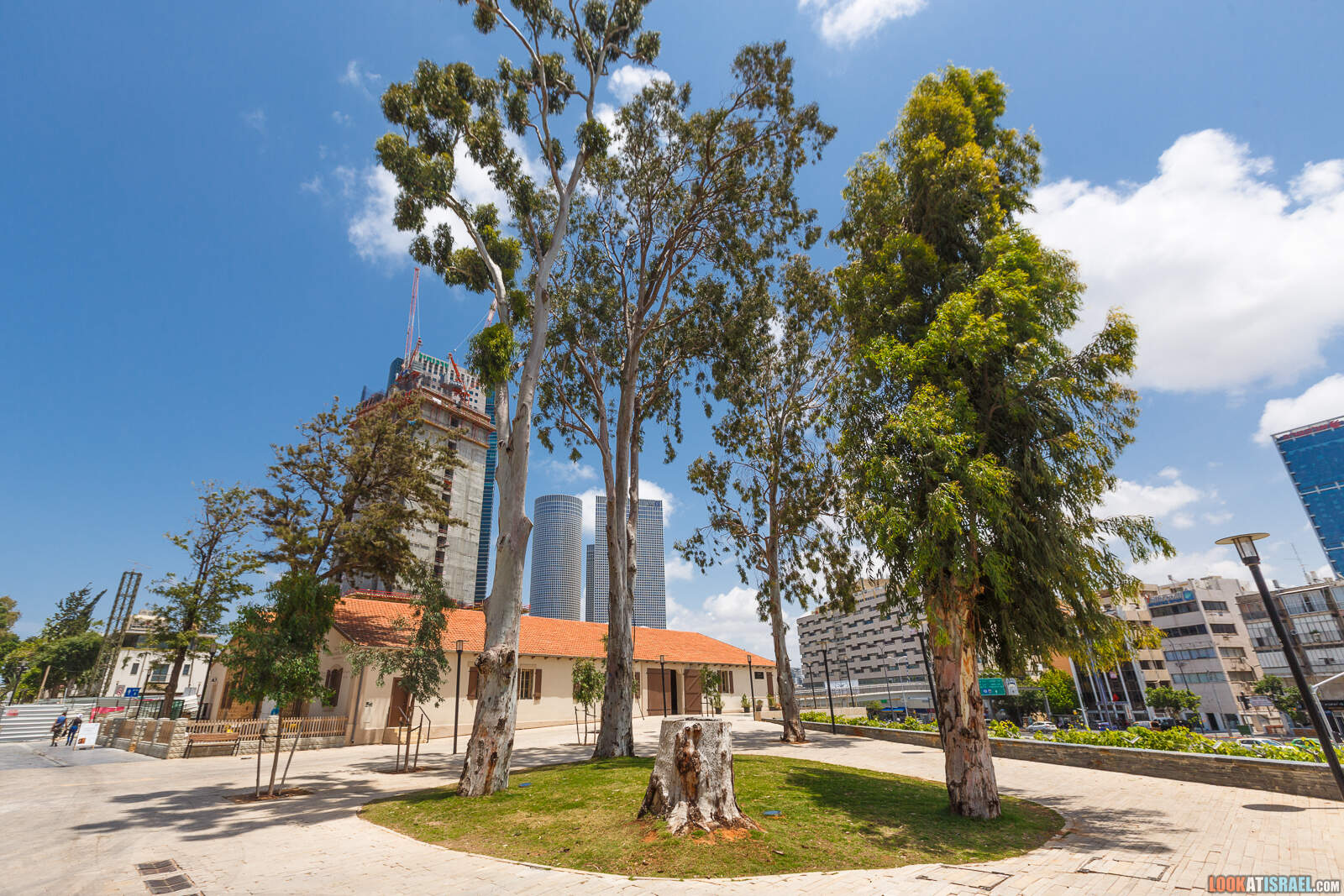 Квартал Сарона в Тель-Авиве. Строительство башни Азриели-Сарона