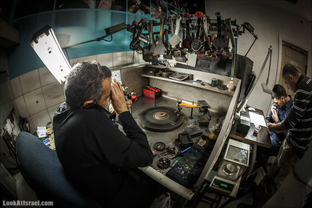 Обработка бриллиантов на алмазной бирже в Рамат Гане | LookAtIsrael.com - Фото путешествия по Израилю