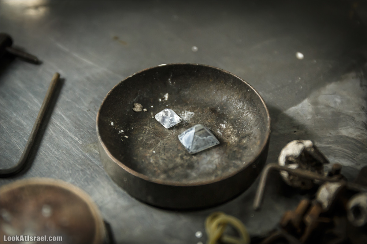 Обработка бриллиантов на алмазной бирже в Рамат Гане | LookAtIsrael.com - Фото путешествия по Израилю