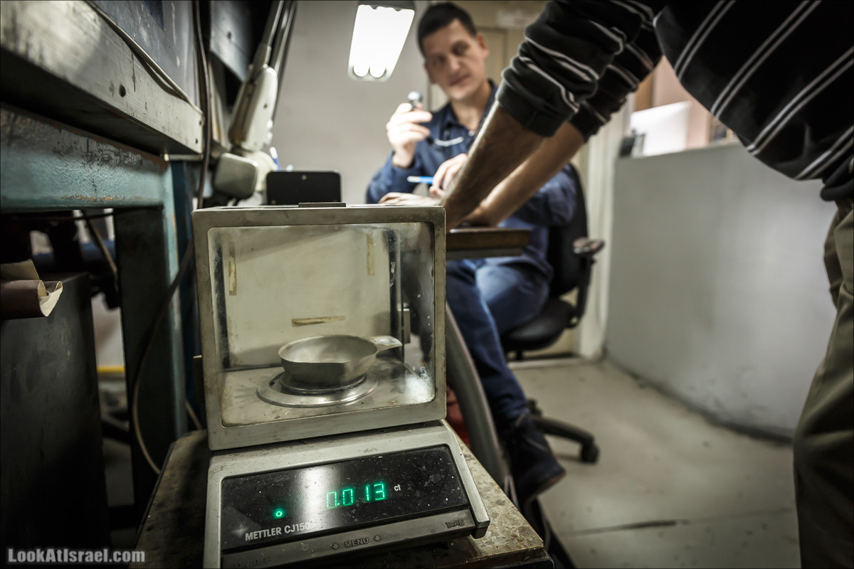 Обработка бриллиантов на алмазной бирже в Рамат Гане | LookAtIsrael.com - Фото путешествия по Израилю