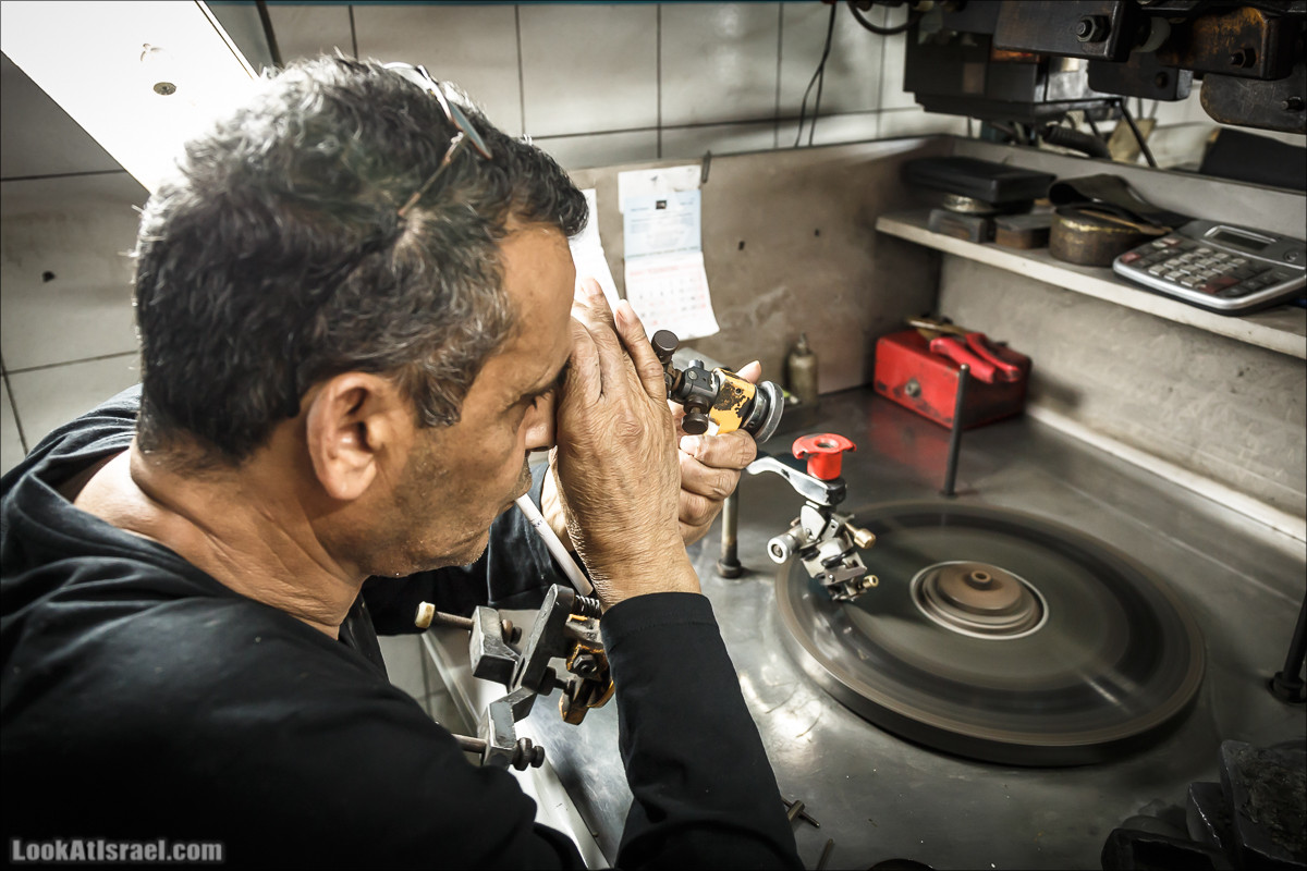 Обработка бриллиантов на алмазной бирже в Рамат Гане | LookAtIsrael.com - Фото путешествия по Израилю