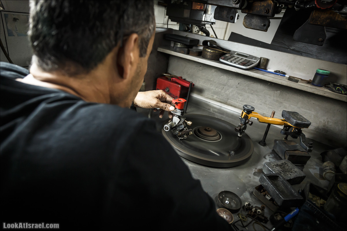 Обработка бриллиантов на алмазной бирже в Рамат Гане | LookAtIsrael.com - Фото путешествия по Израилю