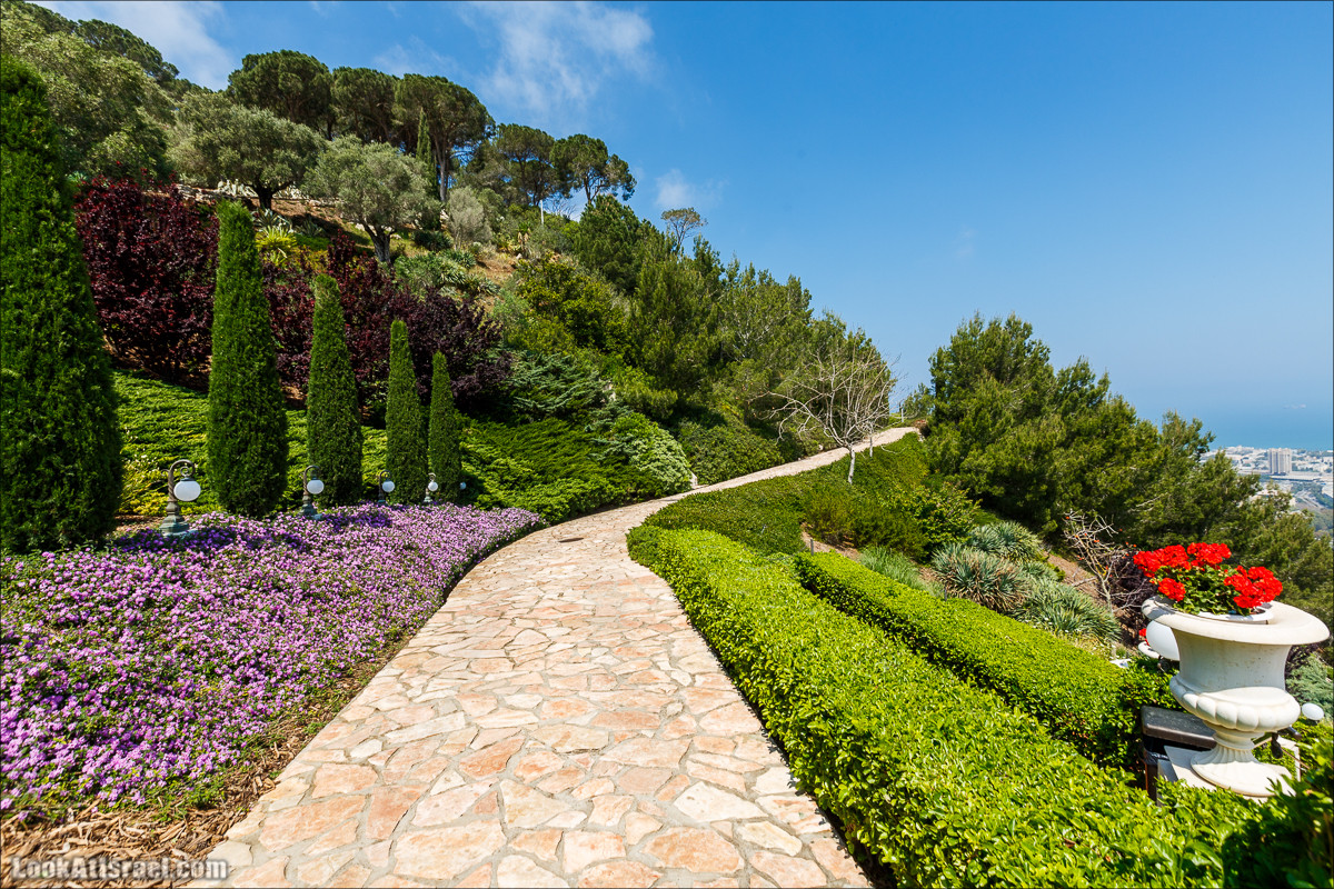 Всемирный центр наследия и сады Бахаи в Хайфе | The Gardens in Haifa - The Bahai | המרכז הבהאי העולמי | LookAtIsrael.com - Фото путешествия по Израилю