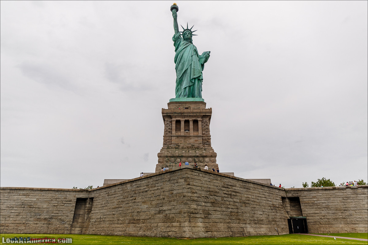 Статуя Свободы на одноименном острове | LookAtAmerica.com - Большое Американское путешествие LookAtIsrael.com