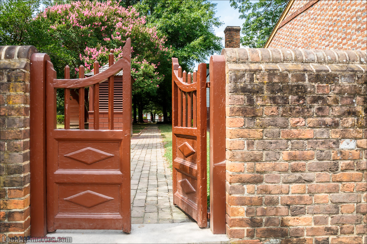 Колониальный Вилльямсбург (Уильямсбург) | LookAtAmerica.com - Большое Американское путешествие LookAtIsrael.com