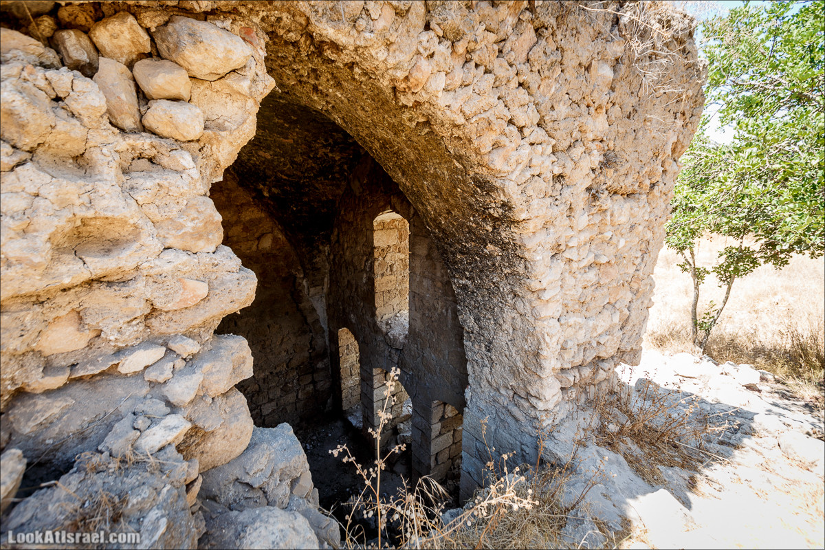 Крепость Какун | Qaqun fort | קקון | LookAtIsrael.com - Фото путешествия по Израилю