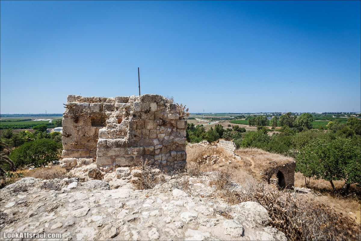 Крепость Какун | Qaqun fort | קקון | LookAtIsrael.com - Фото путешествия по Израилю