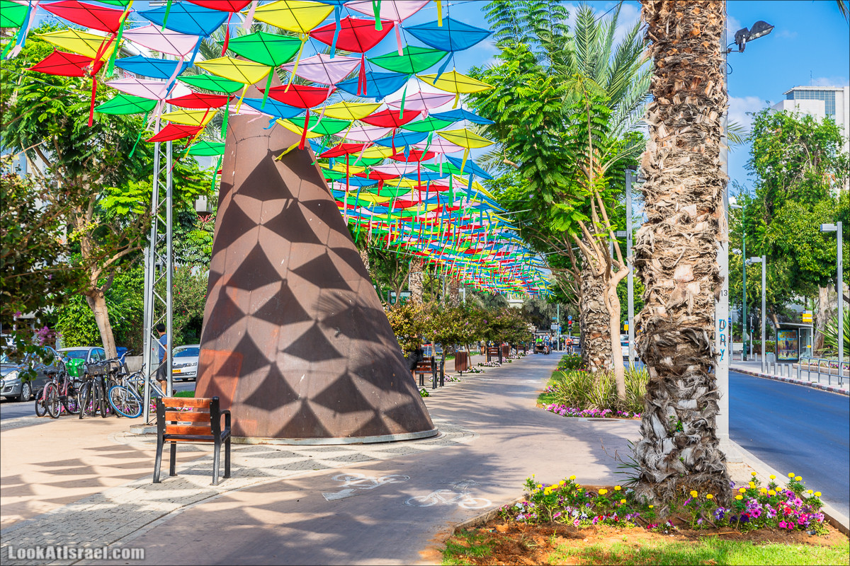 Бульвар Бен-Гурион в Тель-Авиве в тени воздушных змеев | LookAtIsrael.com - Фото путешествия по Израилю