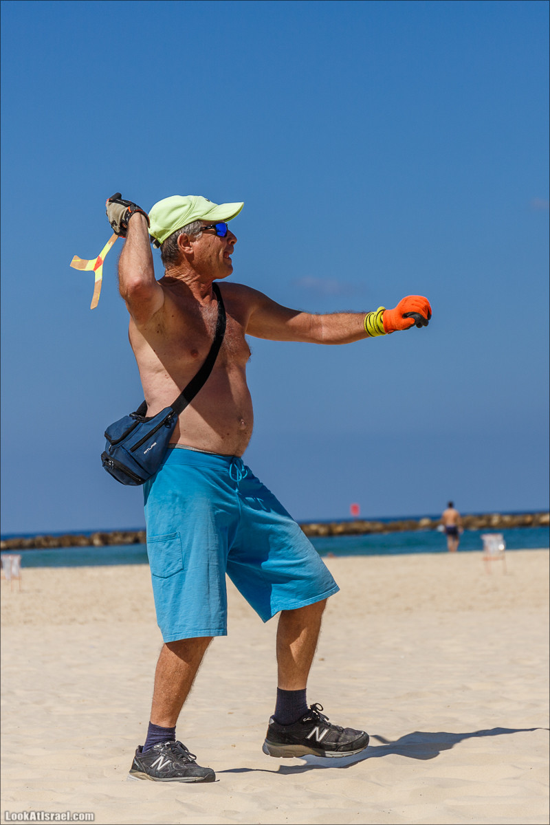 Человек и бумеранг | LookAtIsrael.com - Фото путешествия по Израилю