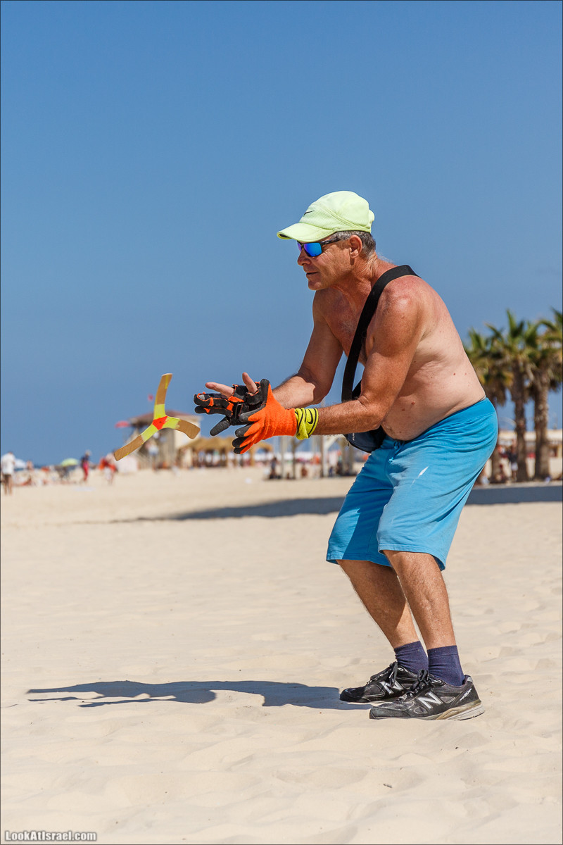 Человек и бумеранг | LookAtIsrael.com - Фото путешествия по Израилю