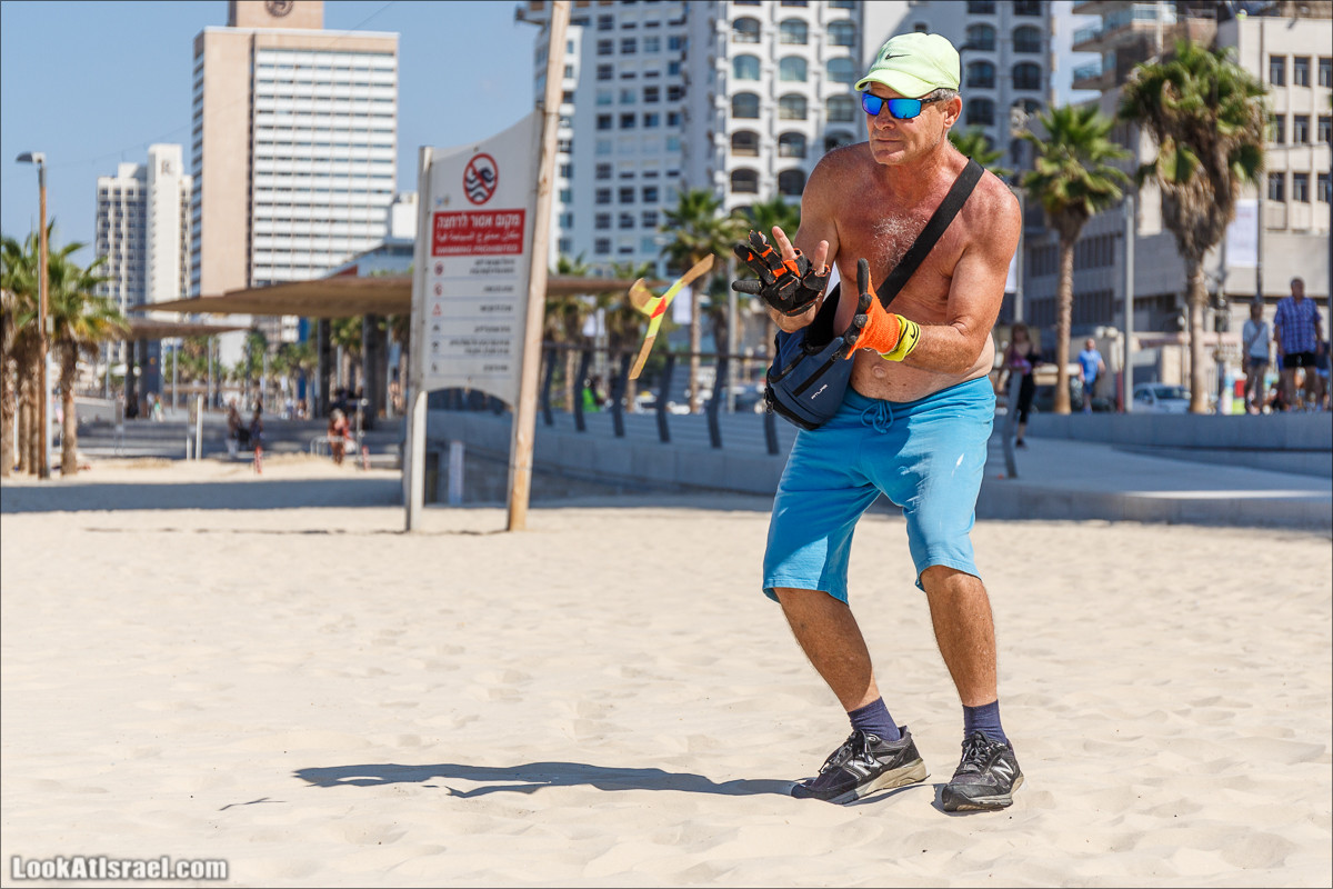 Человек и бумеранг | LookAtIsrael.com - Фото путешествия по Израилю