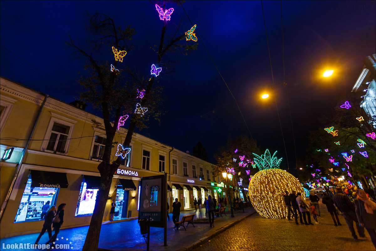 Над Дерибасовской порхают электроны