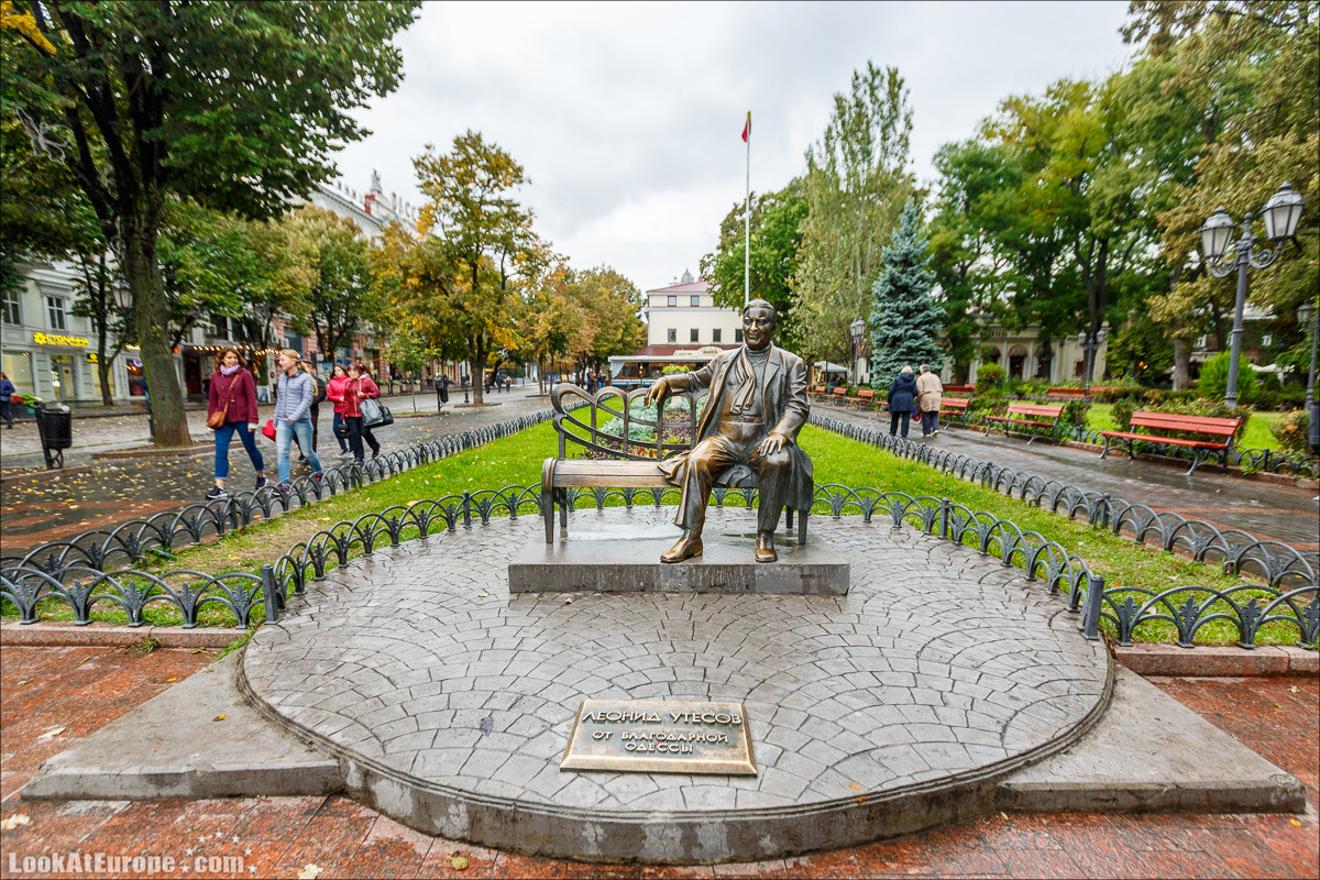 Привоз, обе Арнаутские и памятник Стиву Джобсу | LookAtIsrael.com - Фото путешествия по Израилю